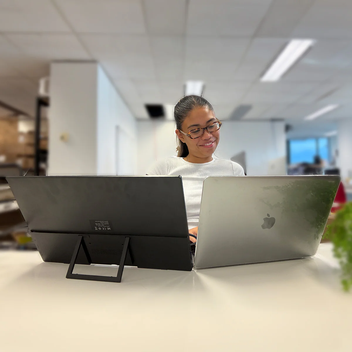 Portable 15.6" Laptop Monitor Screen Extender | USB-C HDMI | Kleva Range - Image 11